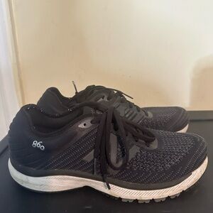New Balance 860v10 Men's Black Running Shoes Size: 9D
